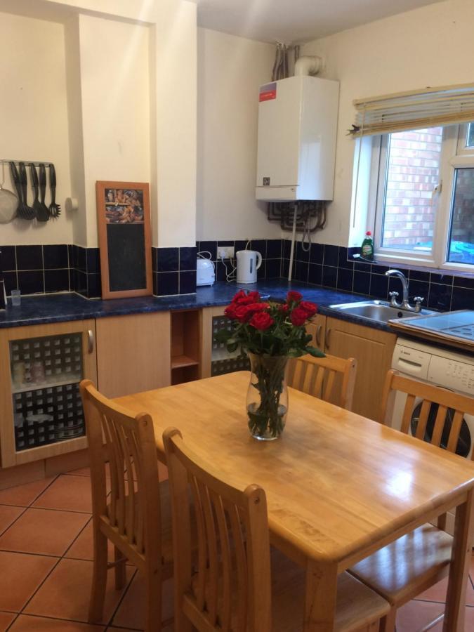 4 Bedroom House For Corporate Stays In Kettering Esterno foto